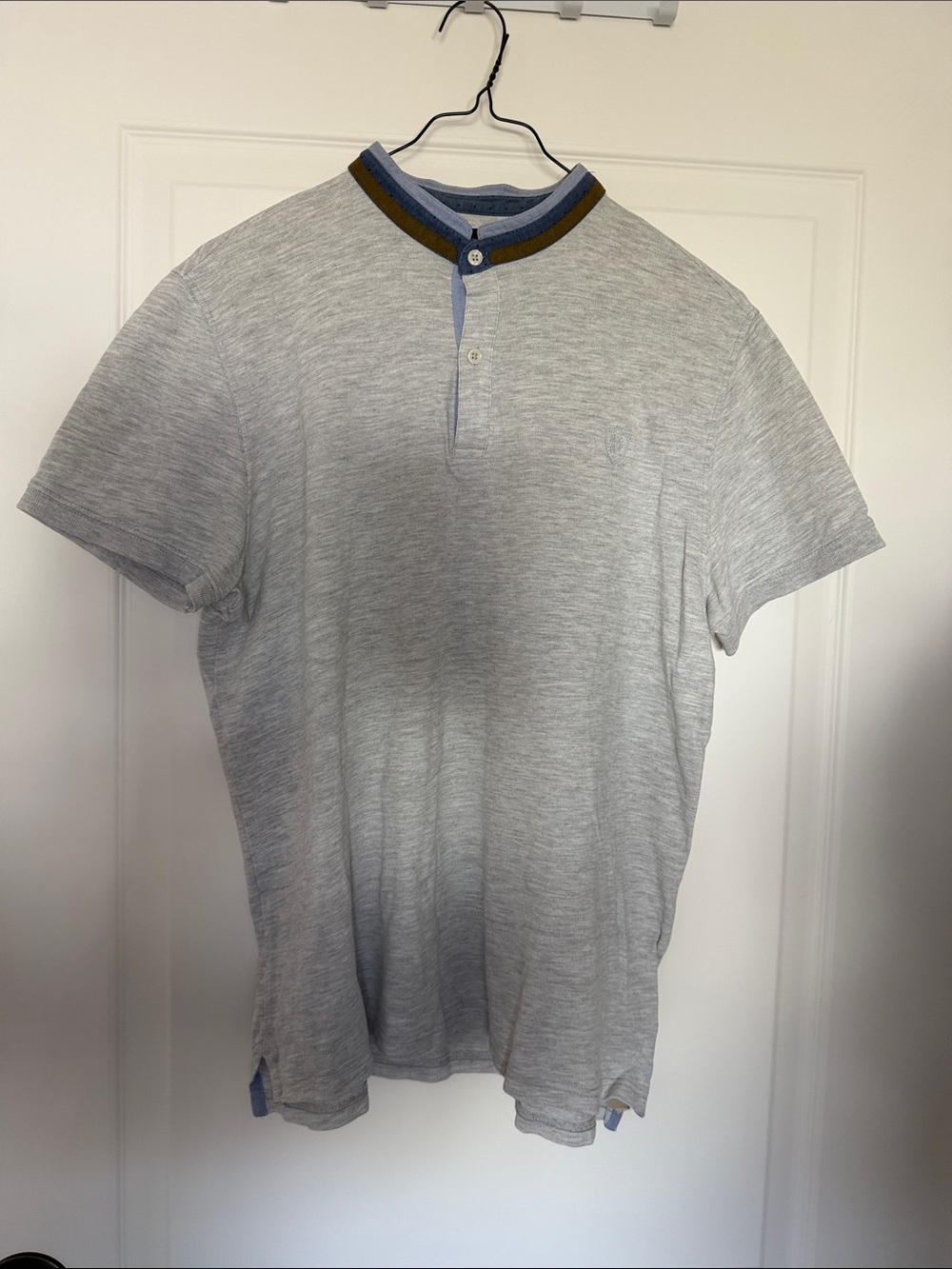 Massimo Dutti Heather Gray Short-Sleeve Henley Polo with Blue and Olive Trim